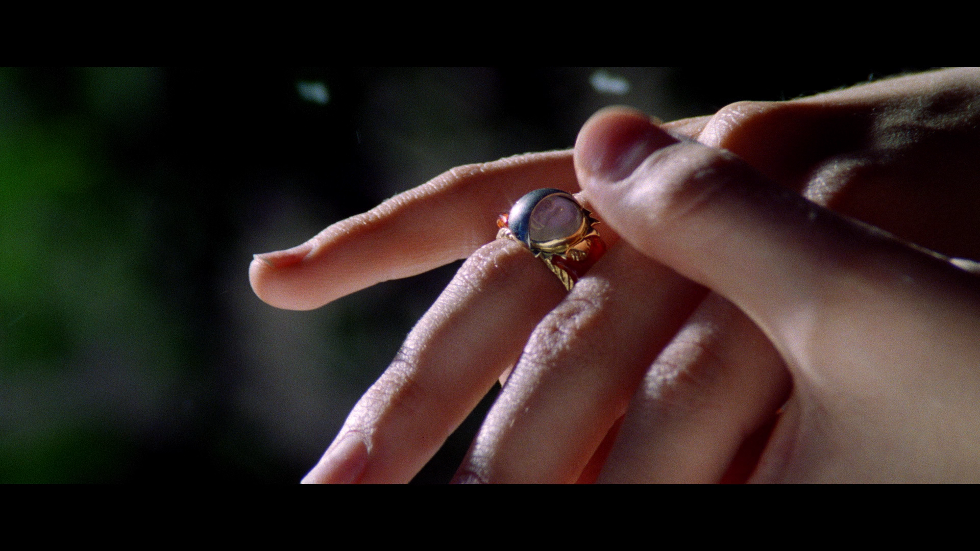 Legend Theatrical Cut screencap 4