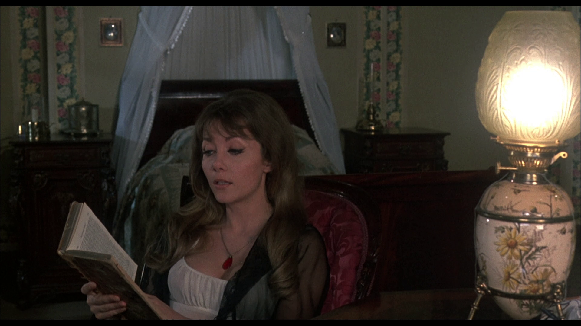 The Vampire Lovers Ingrid Pitt reads Carmilla