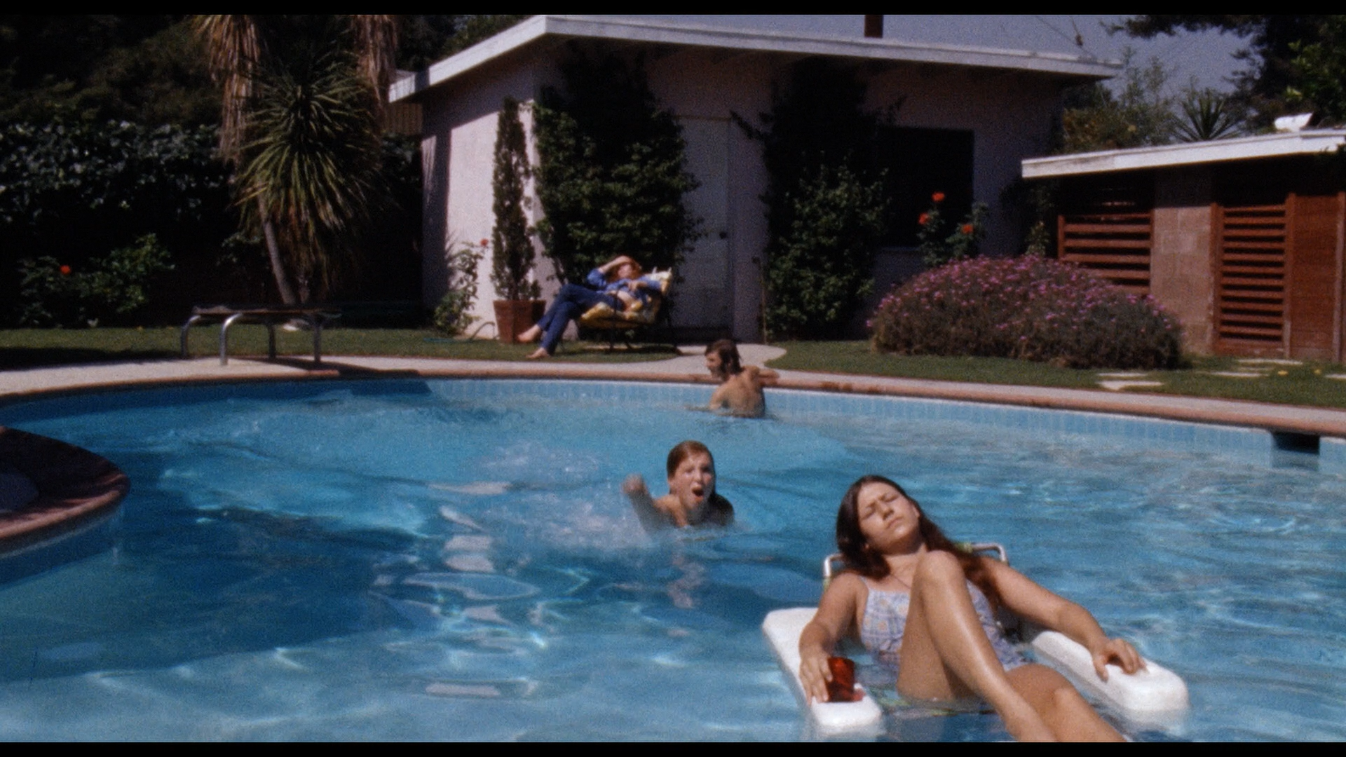 Body Fever Blu-ray screencap 6