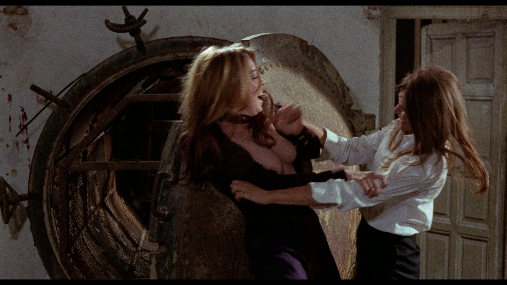 The Werewolf vs. Vampire Woman Blu-ray international nude export cut cap 3