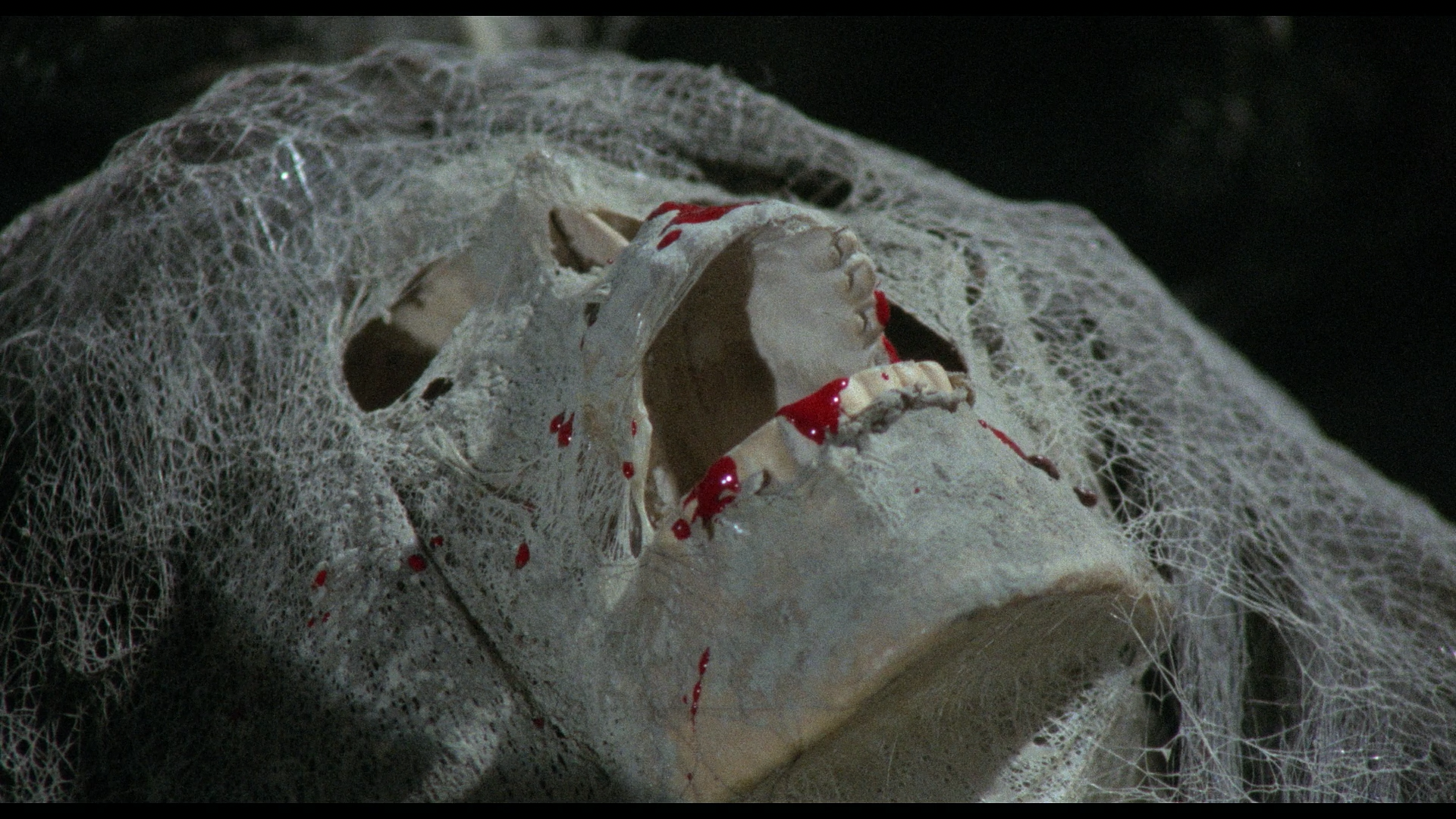 The Werewolf vs. Vampire Woman Spanish integral cut Blu-ray cap 2