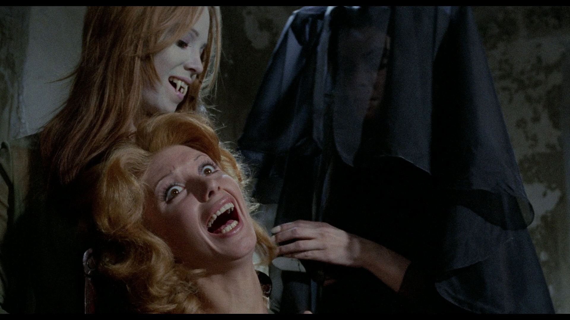 The Werewolf vs. Vampire Woman Spanish integral cut Blu-ray cap 3