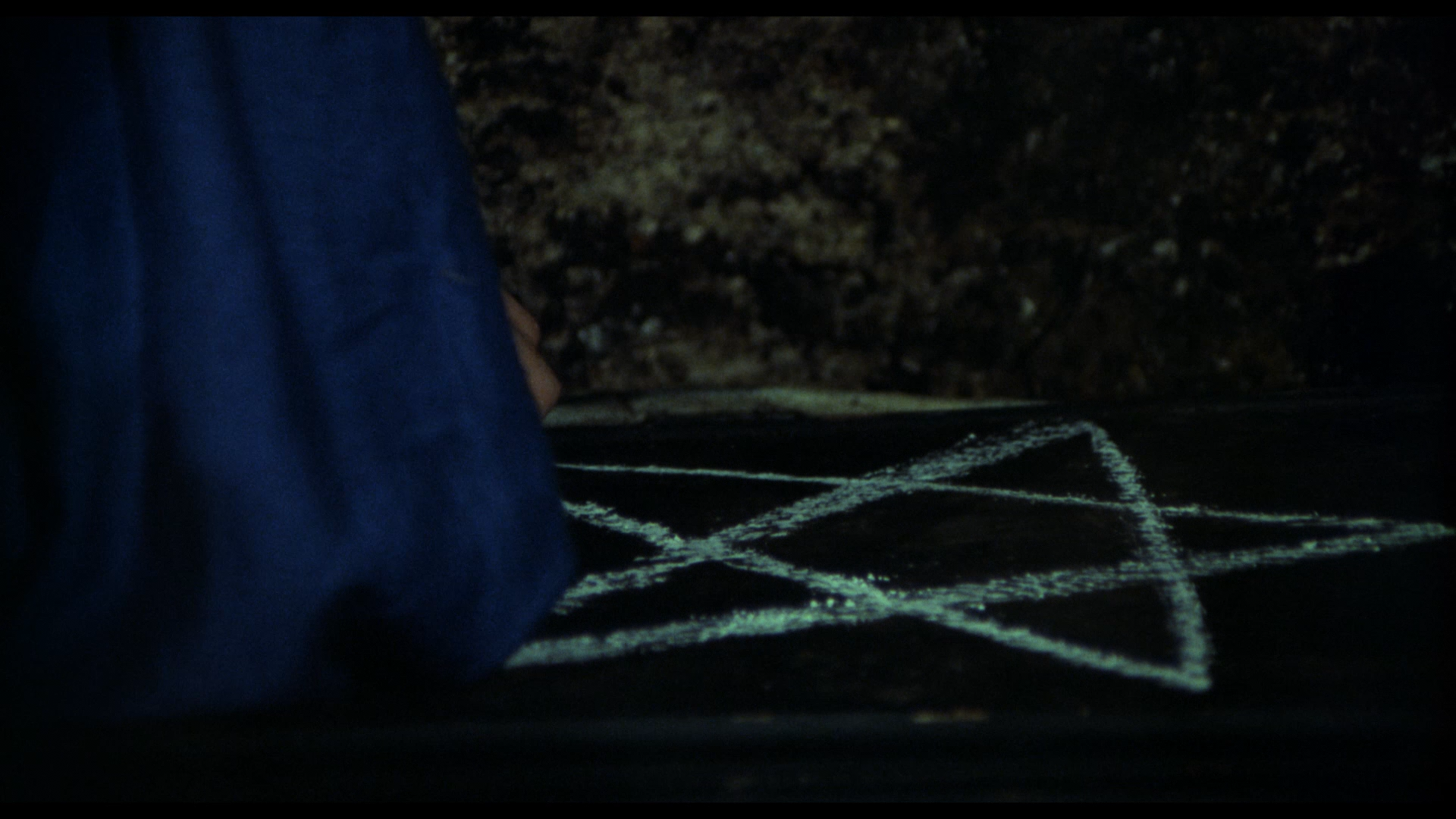 Children Shouldn't Play With Dead Things cap 4