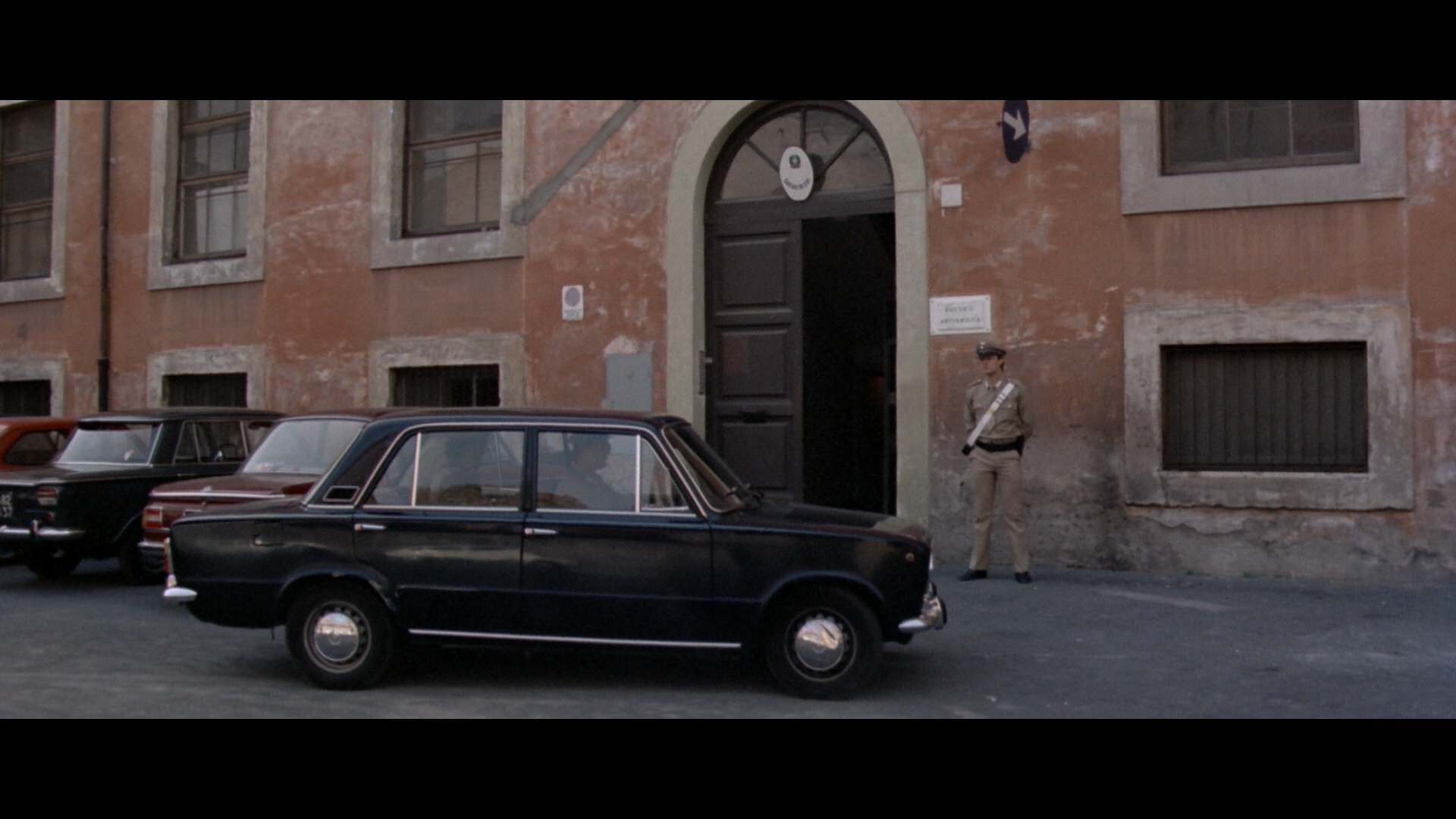 Free Hand for a Tough Cop cap 7