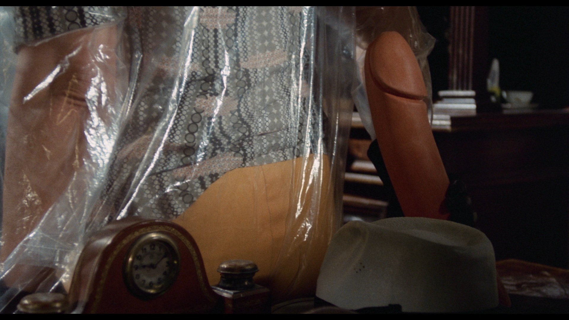 The Sunday Woman 1.85:1 version cap 3