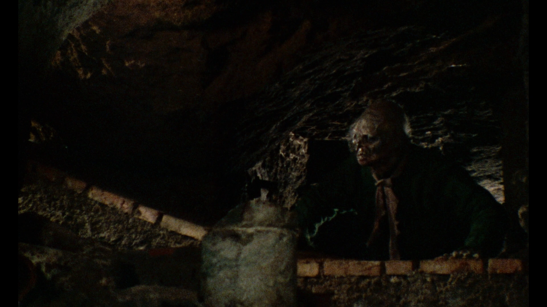 Burial Ground Blu-ray cap 2