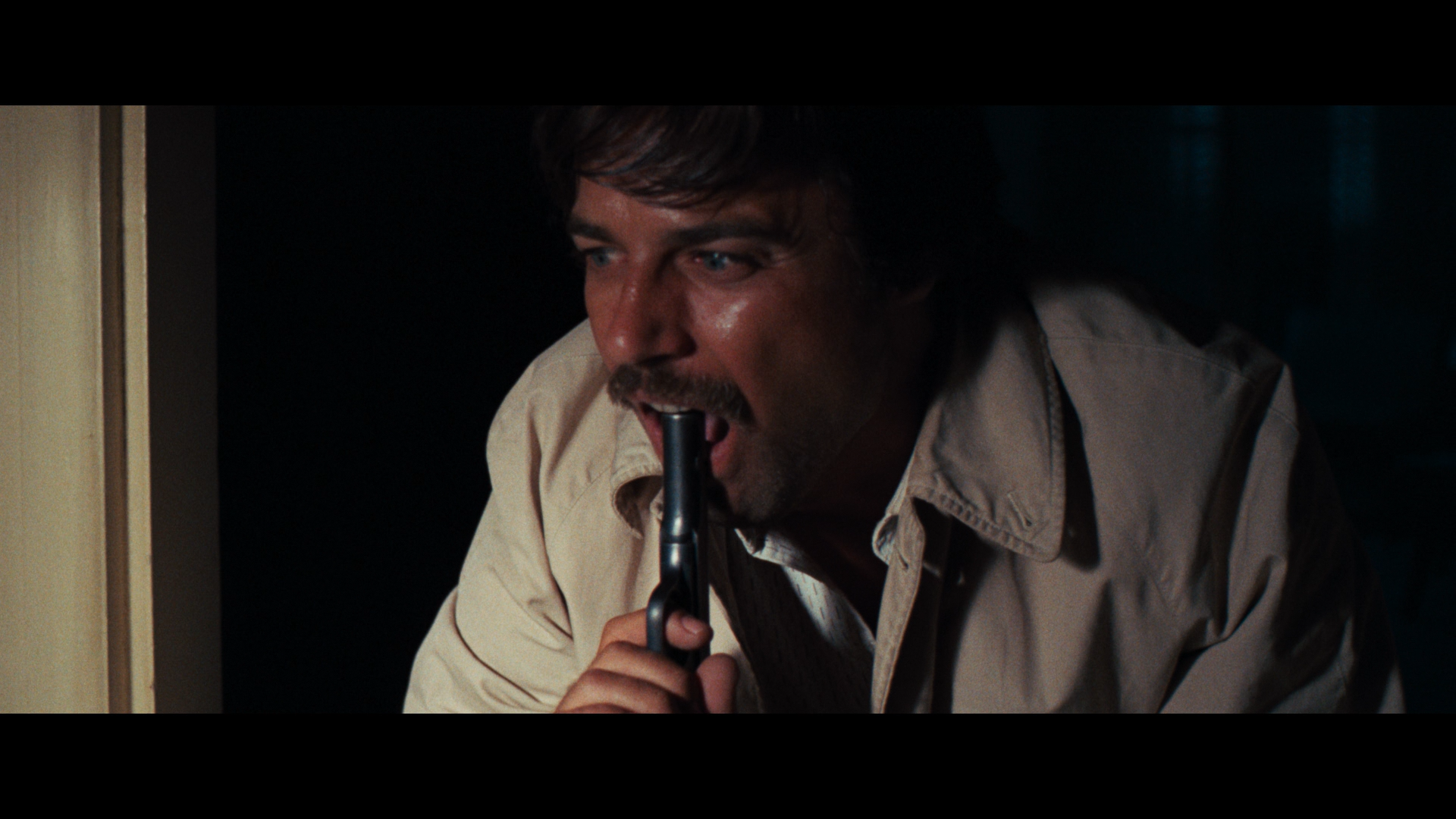 Short Night of Glass Dolls Blu-ray cap 5