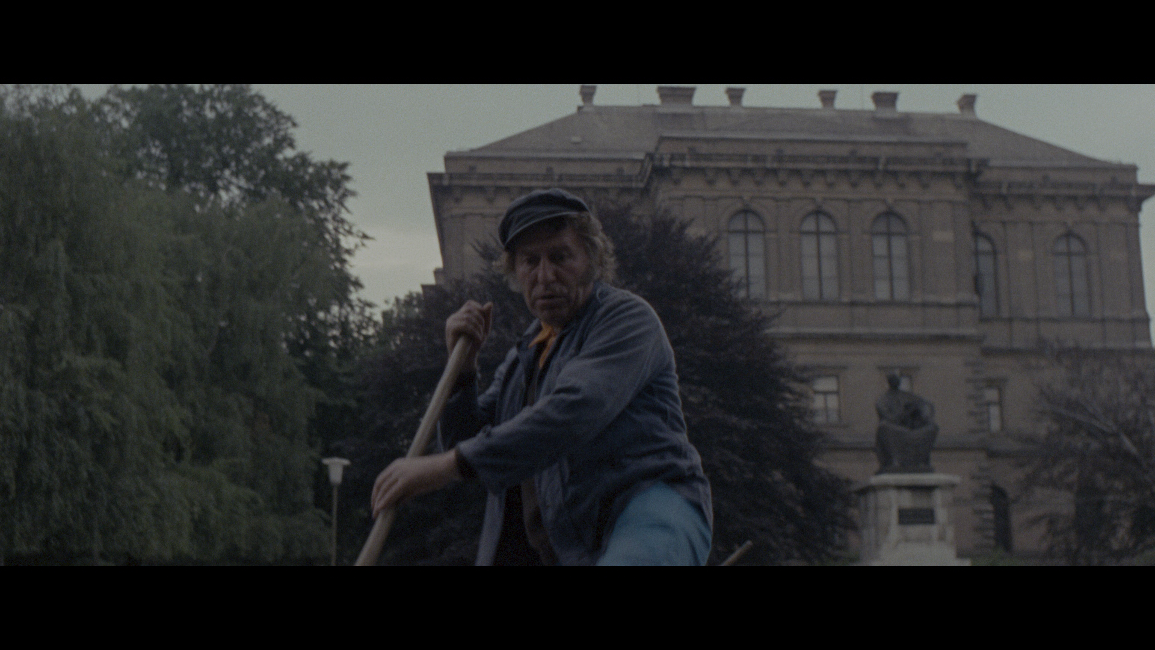 Short Night of Glass Dolls 4K English/Italian trailer