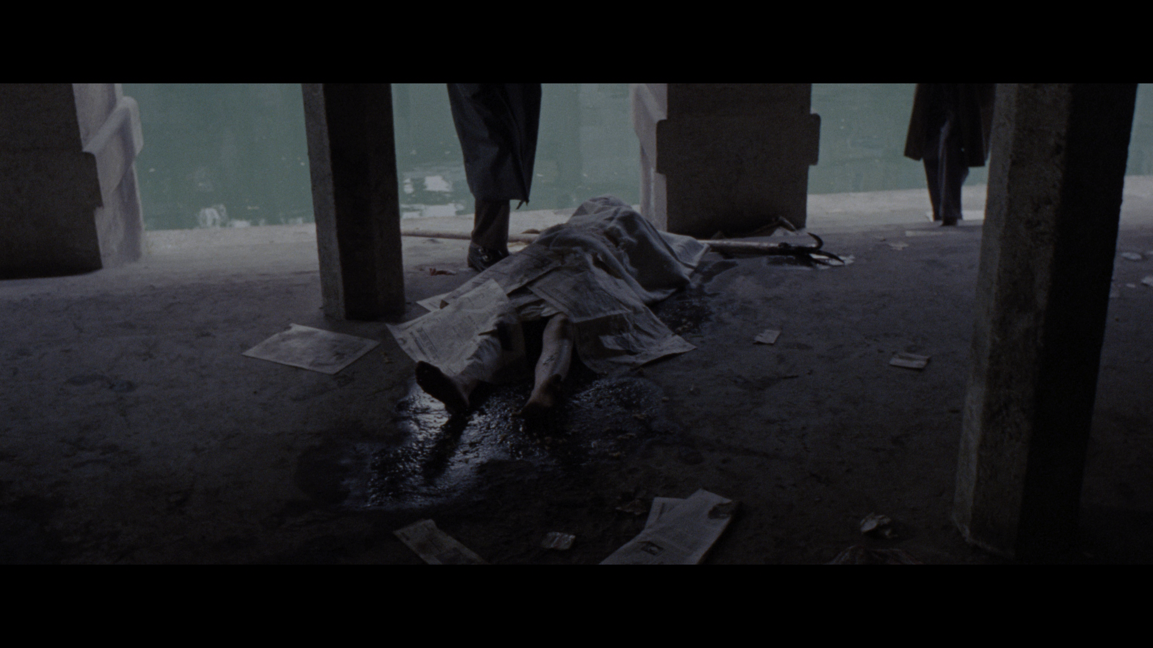 Short Night of Glass Dolls 4K English/Italian trailer