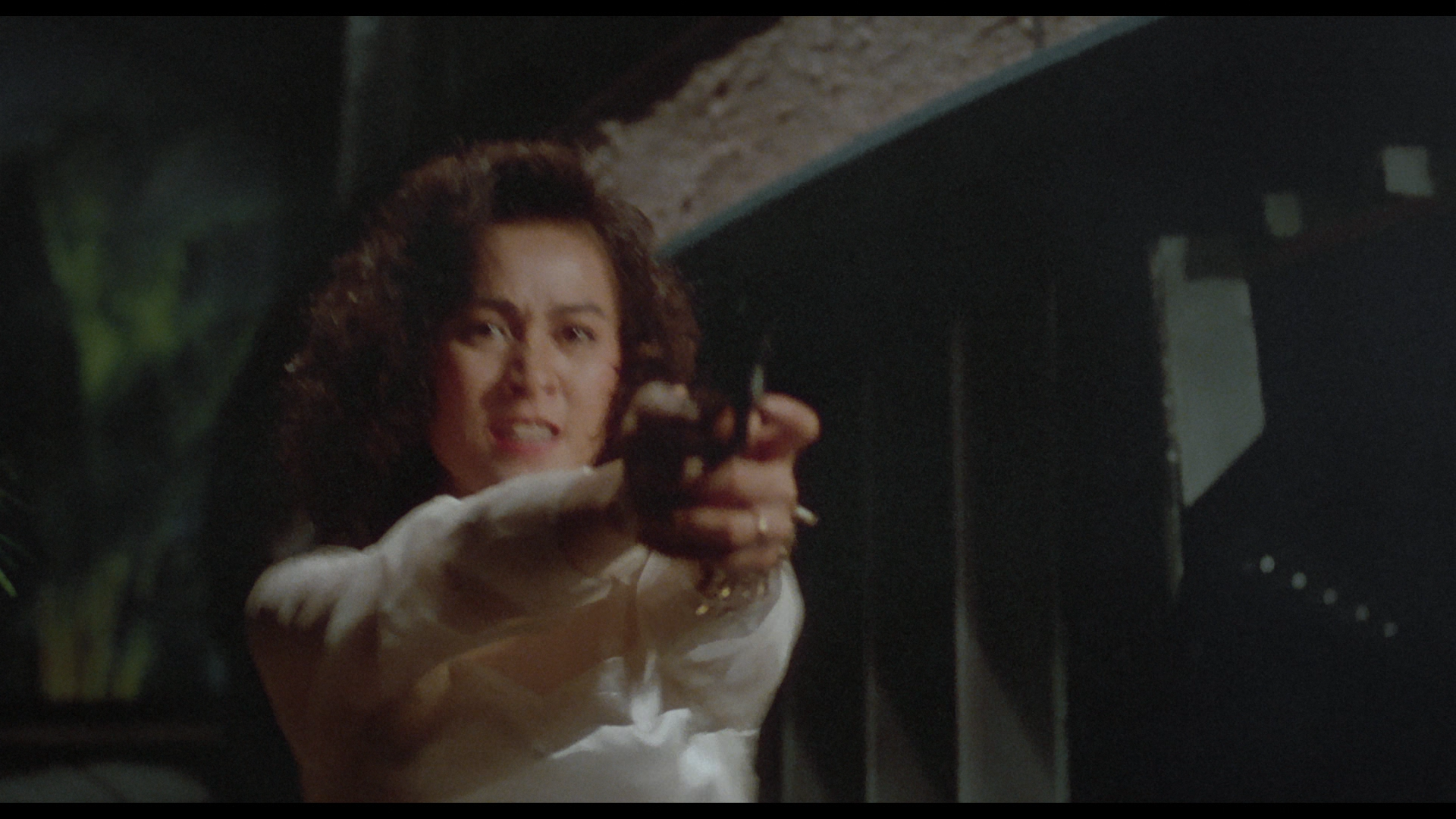 She Shoots Straight Blu-ray screenshot 6