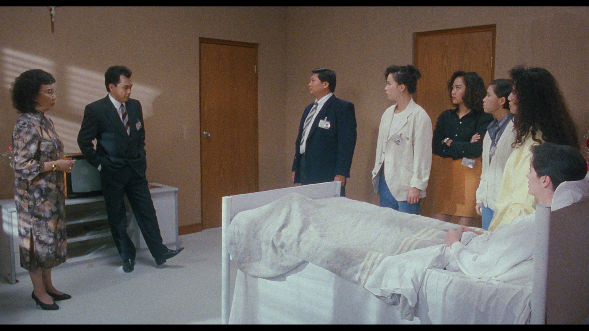 She Shoots Straight Blu-ray screenshot 10